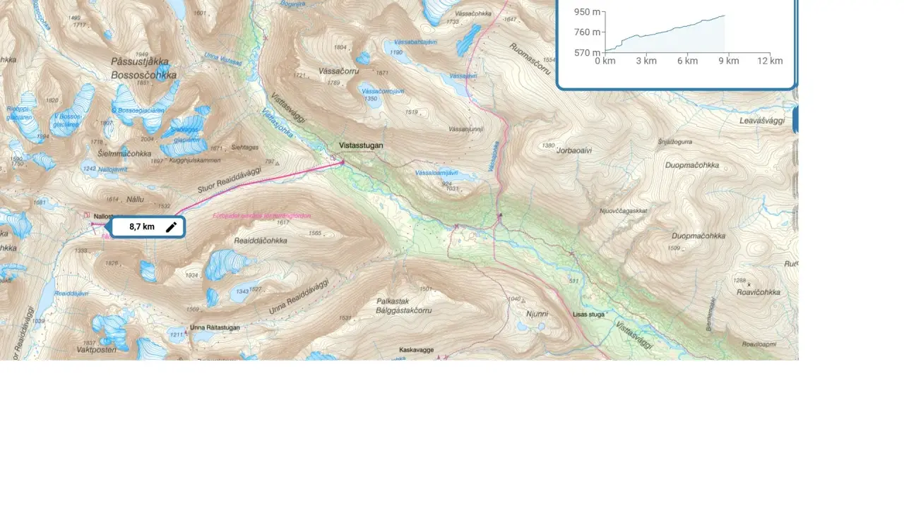 Karta över Abisko med markerad rutt för en dagstur på 8,7 km. Vackra fjäll och glaciärer syns.
